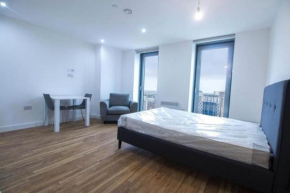 Luxury Apartment near Media City